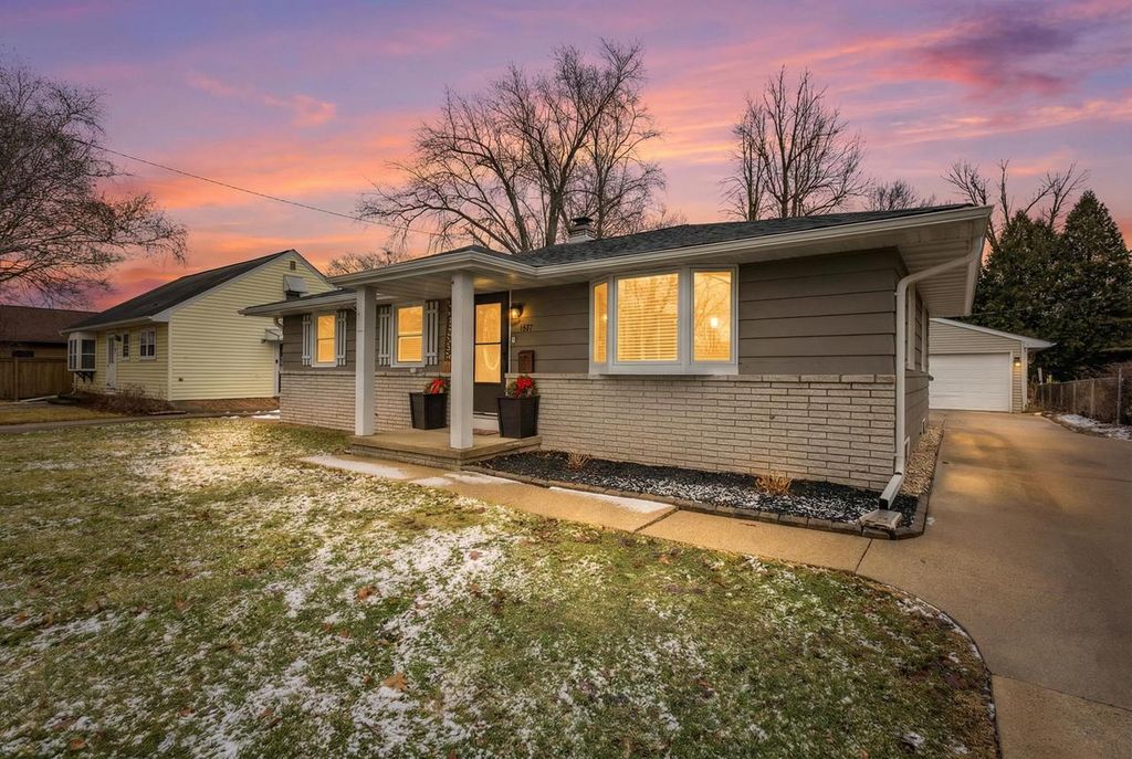 Photo of 1437 E Glendale AVENUE, Appleton, WI 54911 (MLS # 50321473)