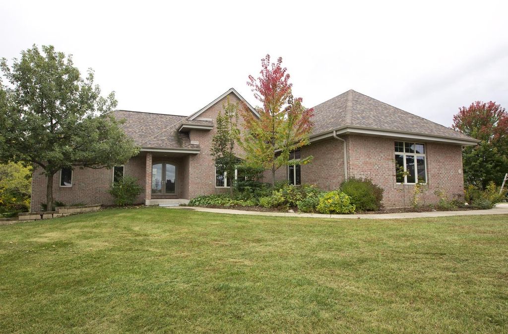 Photo of 4707 W Jenna COURT, Franklin, WI 53132 (MLS # 1939564)