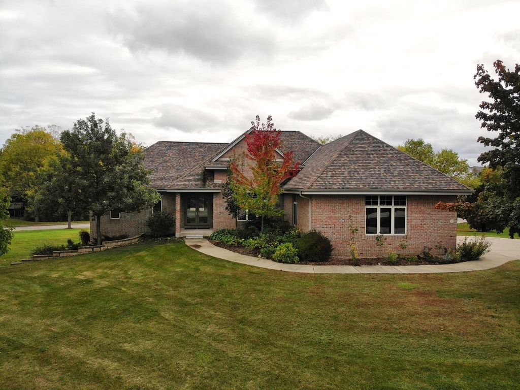 Photo of 4707 W Jenna COURT, Franklin, WI 53132 (MLS # 1939564)