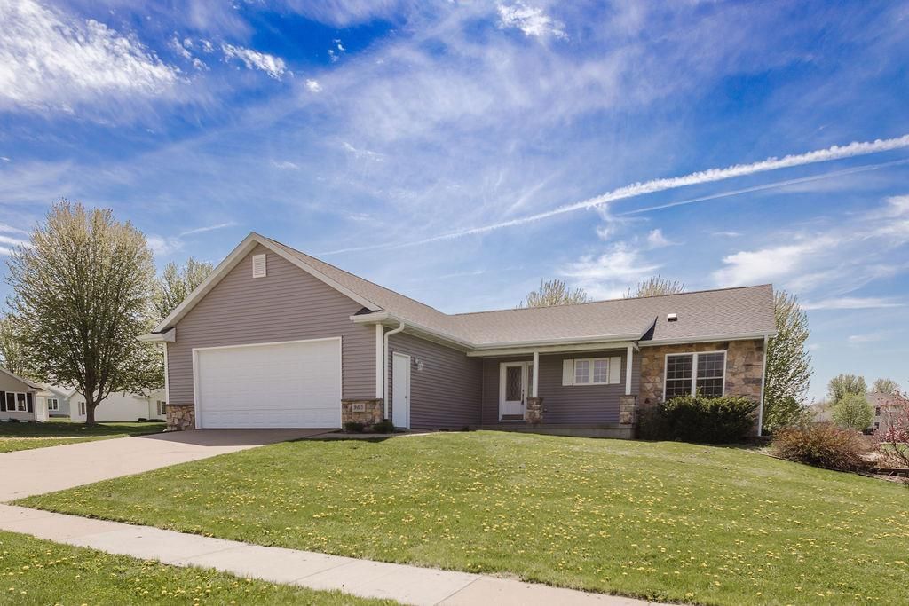 Photo of 905 Heather LANE, Platteville, WI 53818 (MLS # 2022069)