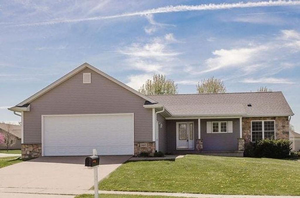 Photo of 905 Heather LANE, Platteville, WI 53818 (MLS # 2022069)
