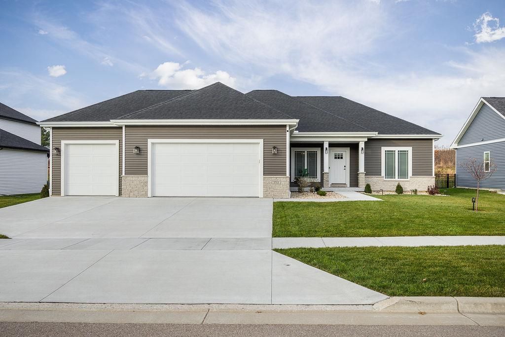 Photo of 3715 Tanglewood PLACE, Janesville, WI 53546 (MLS # 2013001)