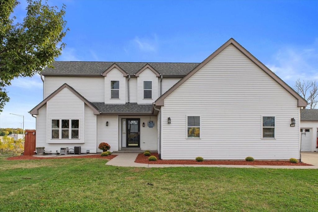 Photo of 1741 W Drexel AVENUE, Oak Creek, WI 53154 (MLS # 1937963)