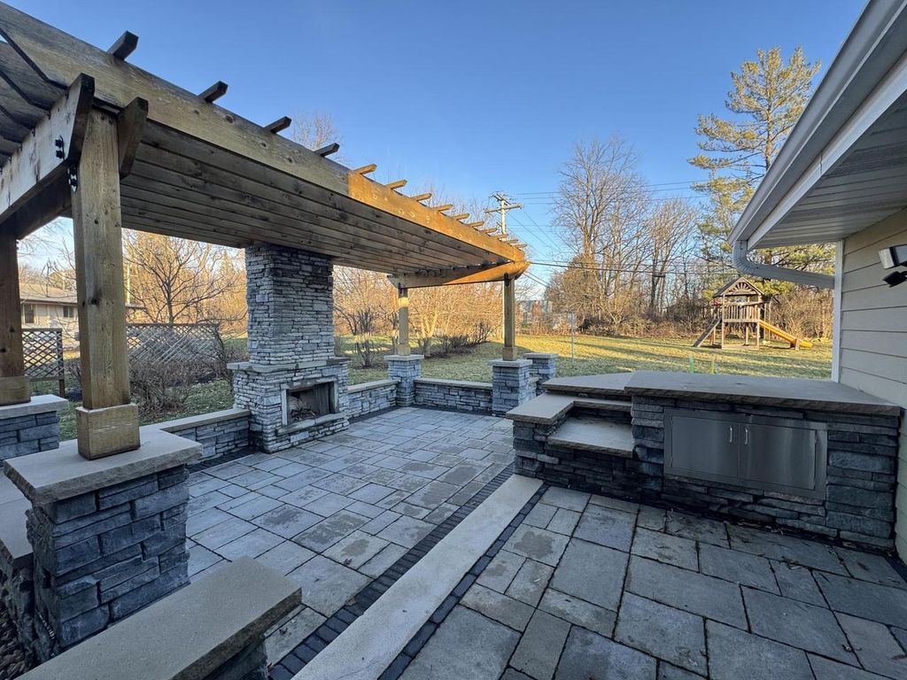 Photo of 3290 Arroyo ROAD, Brookfield, WI 53045 (MLS # 1946938)