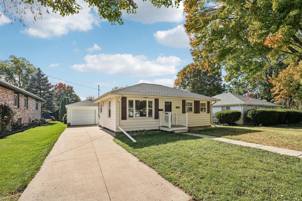 Photo of 606 Phoenix STREET, Delavan, WI 53115 (MLS # 1939813)