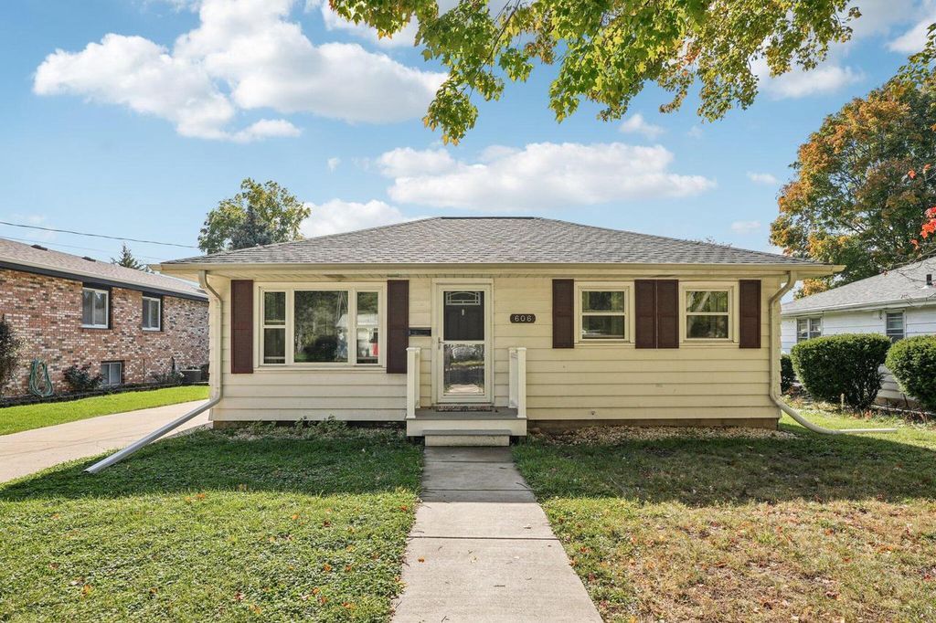 Photo of 606 Phoenix STREET, Delavan, WI 53115 (MLS # 1939813)