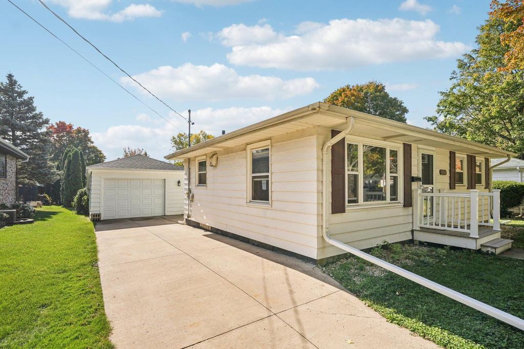 Photo of 606 Phoenix STREET, Delavan, WI 53115 (MLS # 1939813)