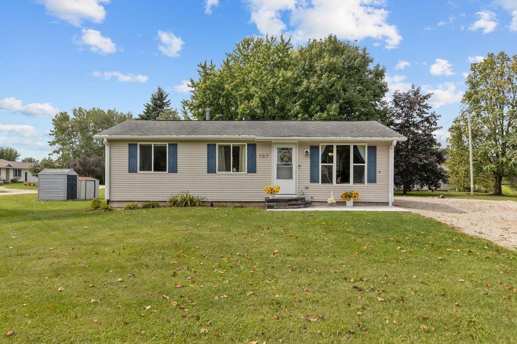 Photo of 707 Castello STREET, Fremont, WI 54940 (MLS # 50332621)