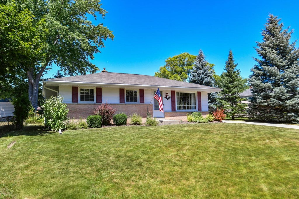 Photo of 5647 S Lorene AVENUE, Milwaukee, WI 53221 (MLS # 1970707)