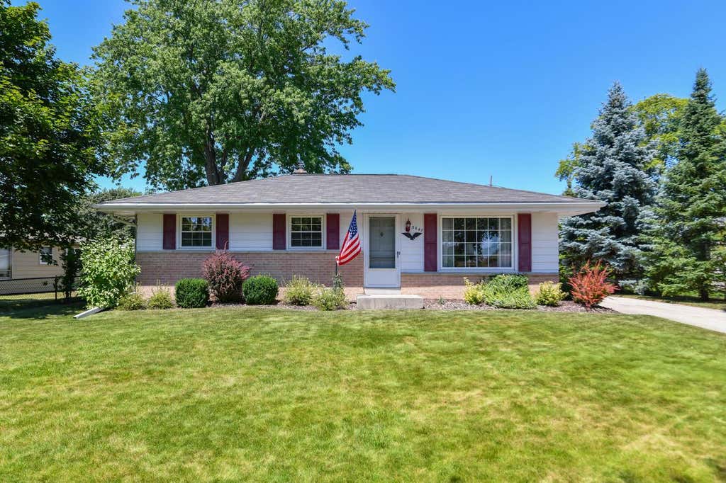 Photo of 5647 S Lorene AVENUE, Milwaukee, WI 53221 (MLS # 1970707)