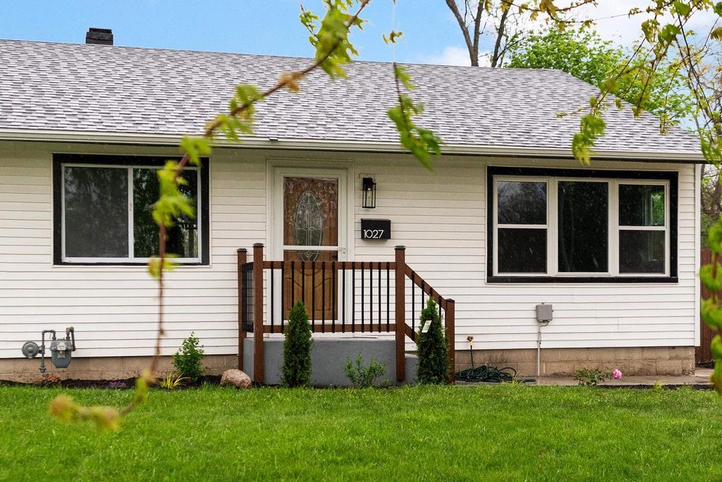 Photo of 1027 Thomas STREET, Janesville, WI 53545 (MLS # 2021996)