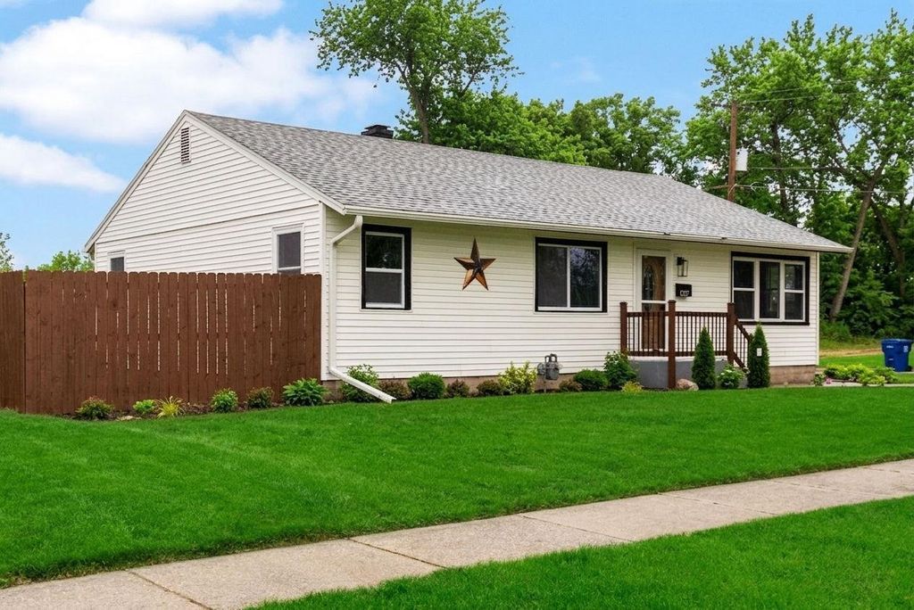 Photo of 1027 Thomas STREET, Janesville, WI 53545 (MLS # 2021996)