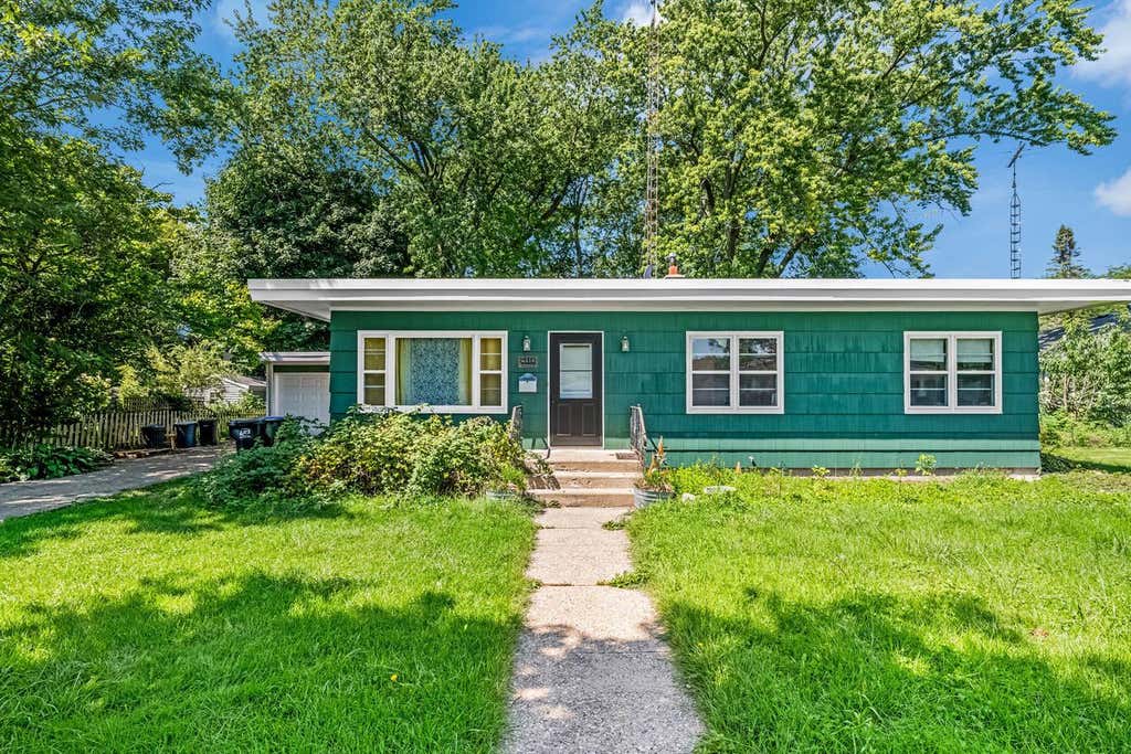 Photo of 516 N Washington STREET, Elkhorn, WI 53121 (MLS # 1977907)