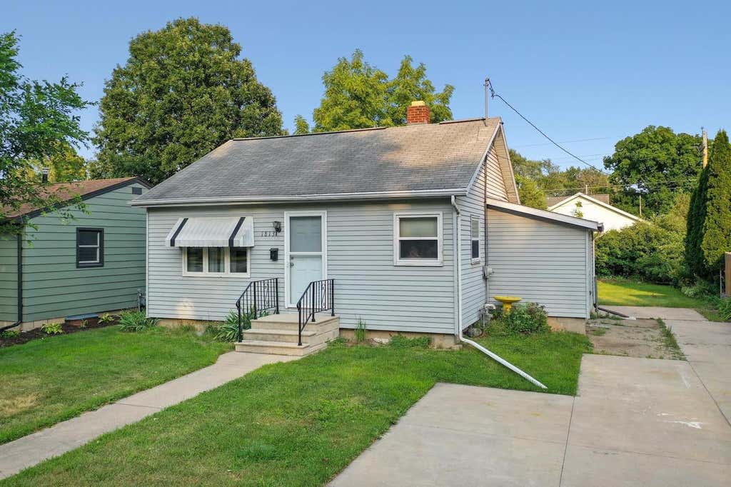 Photo of 1813 11th AVENUE, Green Bay, WI 54304 (MLS # 50330081)