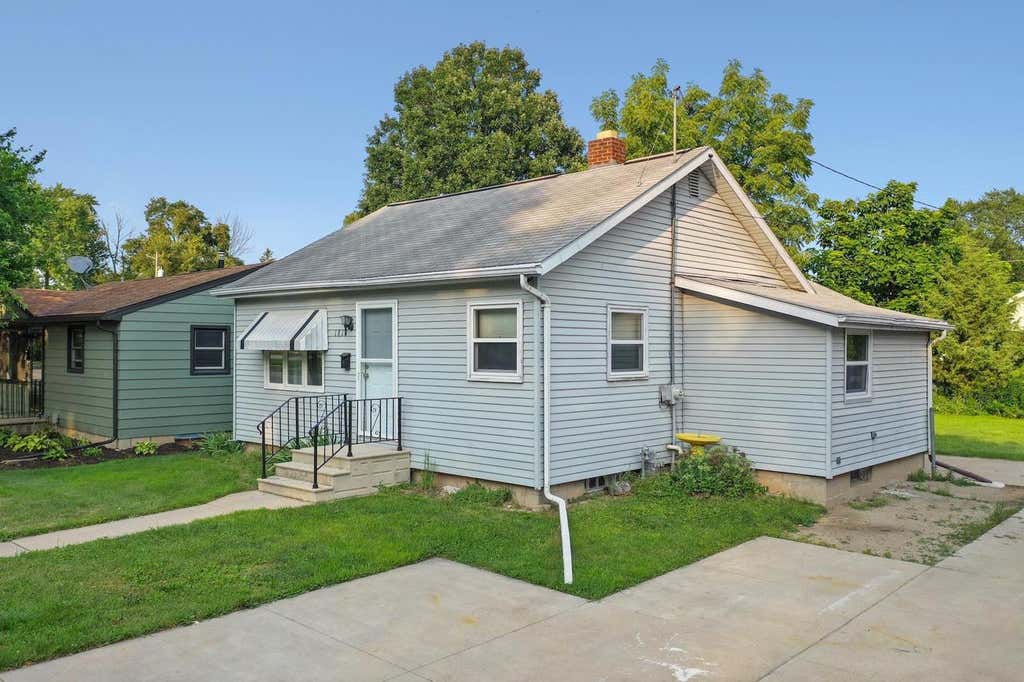 Photo of 1813 11th AVENUE, Green Bay, WI 54304 (MLS # 50330081)