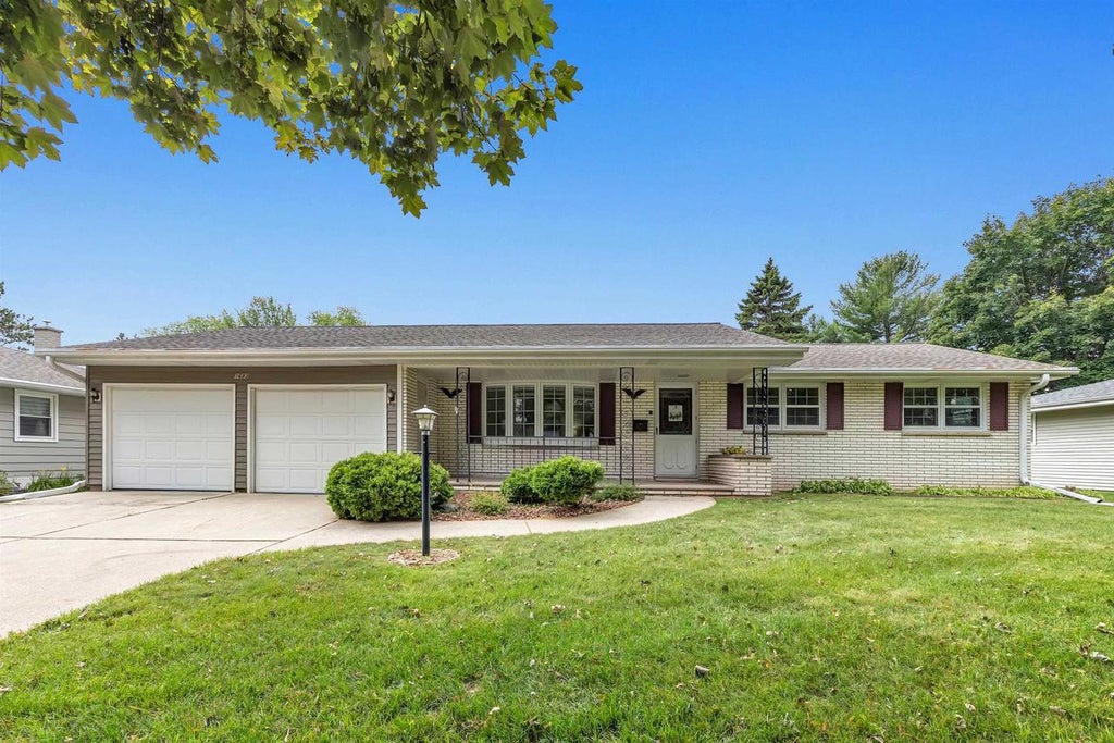 Photo of 1683 Westfield AVENUE, Green Bay, WI 54303 (MLS # 50328368)