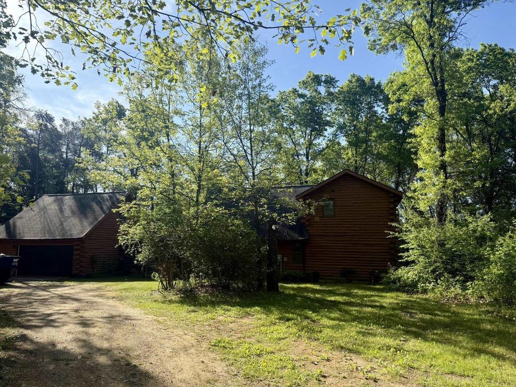 Photo of N8158 Oak Hollow TRAIL, New Lisbon, WI 53950 (MLS # 2024581)