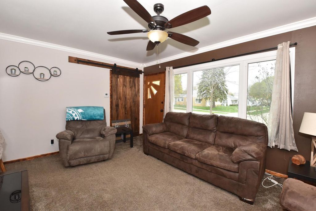 Photo of 3337 E Waterford AVENUE, Saint Francis, WI 53235 (MLS # 1959599)