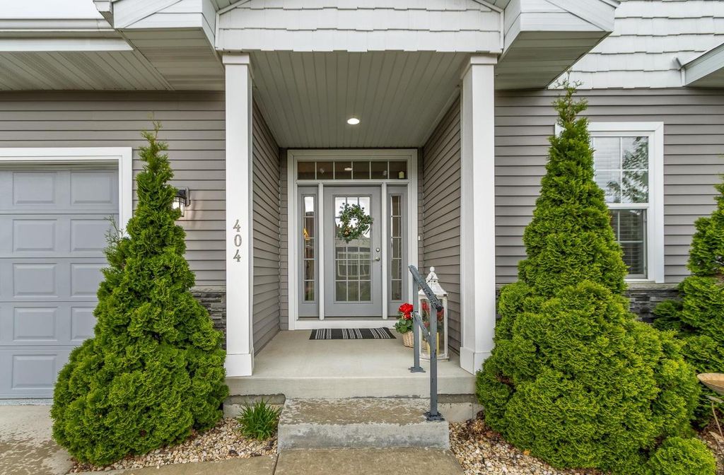 Photo of 404 Bella WAY, Sun Prairie, WI 53590 (MLS # 2022449)