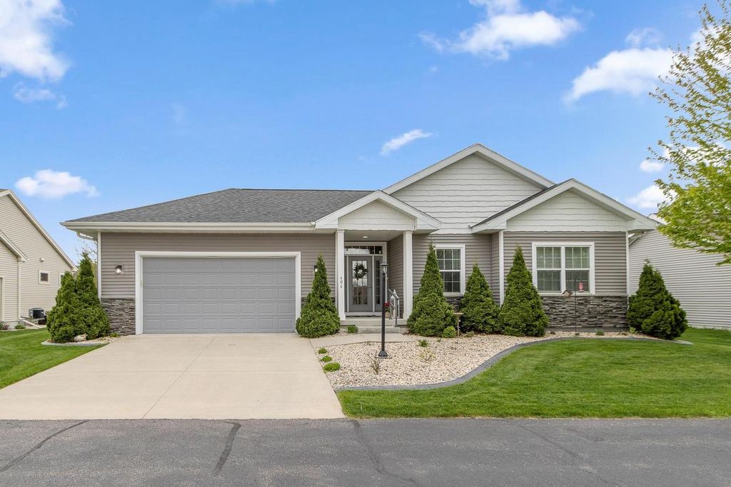 Photo of 404 Bella WAY, Sun Prairie, WI 53590 (MLS # 2022449)