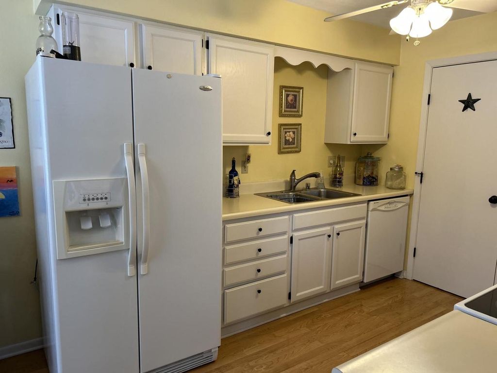 Photo of 1115 Daniel COURT #42, Neenah, WI 54956 (MLS # 50320468)