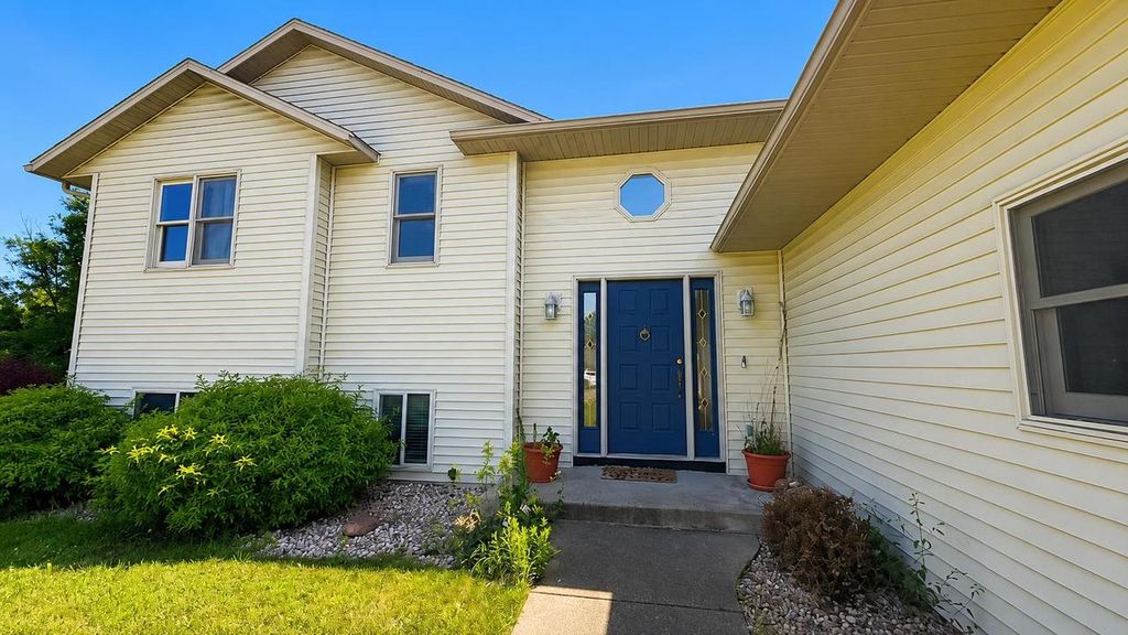 Photo of 23 Jaz CIRCLE, Reedsburg, WI 53959 (MLS # 2027846)