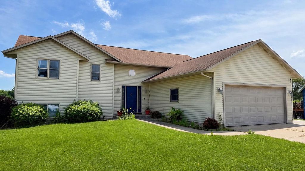 Photo of 23 Jaz CIRCLE, Reedsburg, WI 53959 (MLS # 2027846)