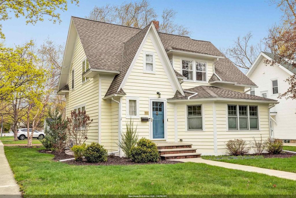 Photo of 801 Lawton PLACE, De Pere, WI 54115 (MLS # 50324625)