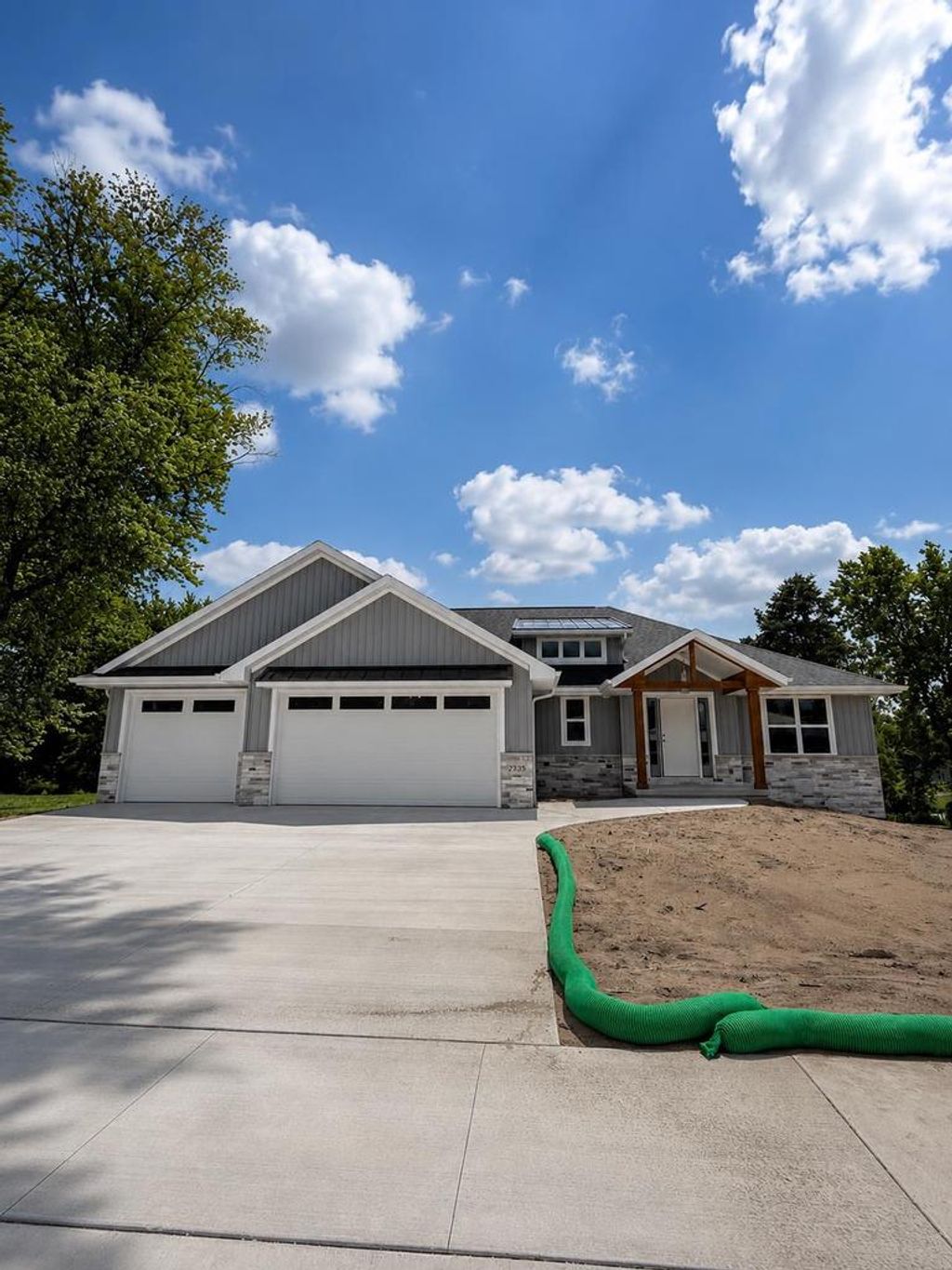 Photo of 2735 Hillsdale COURT, Green Bay, WI 54313 (MLS # 50329625)