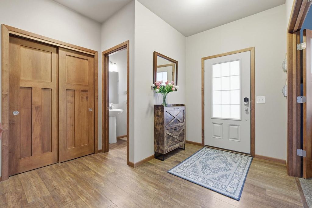 Photo of 601 White Tail DRIVE, Sun Prairie, WI 53590 (MLS # 2019608)