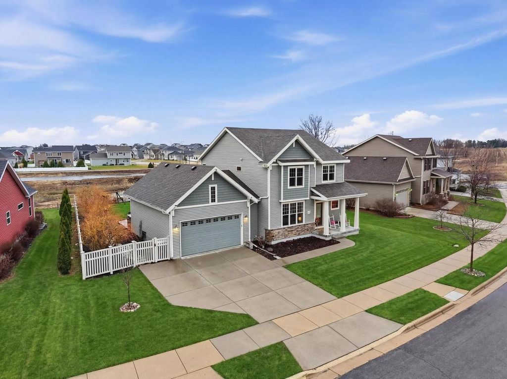 Photo of 601 White Tail DRIVE, Sun Prairie, WI 53590 (MLS # 2019608)