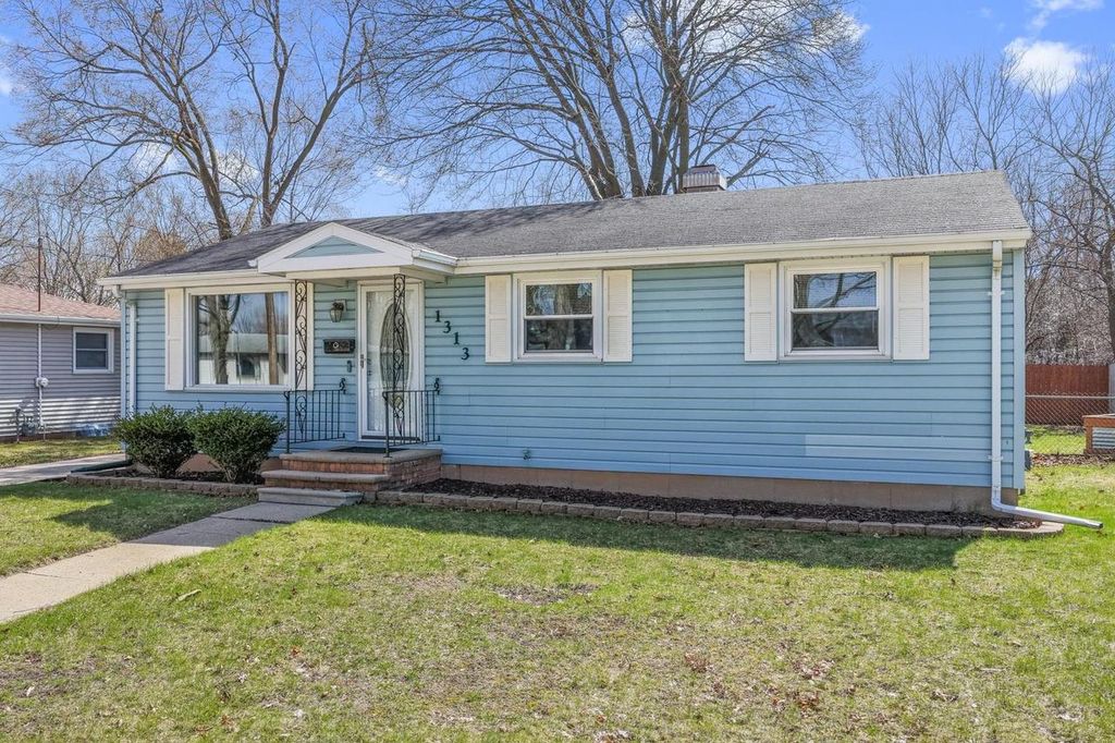 Photo of 1313 San Jose PLACE, Green Bay, WI 54303 (MLS # 50324056)