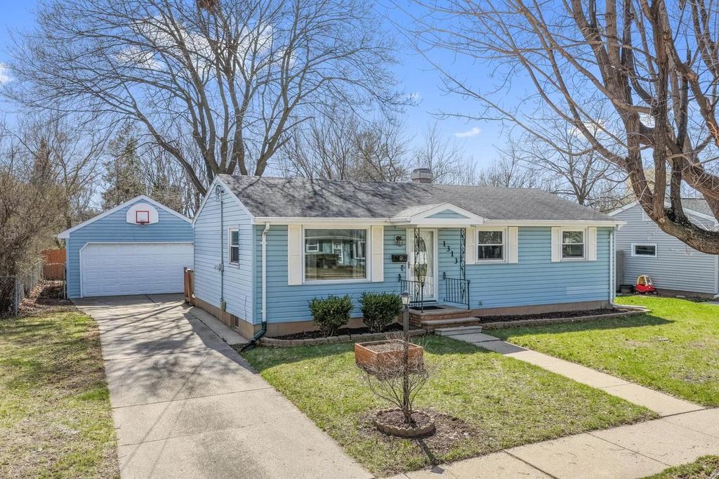 Photo of 1313 San Jose PLACE, Green Bay, WI 54303 (MLS # 50324056)