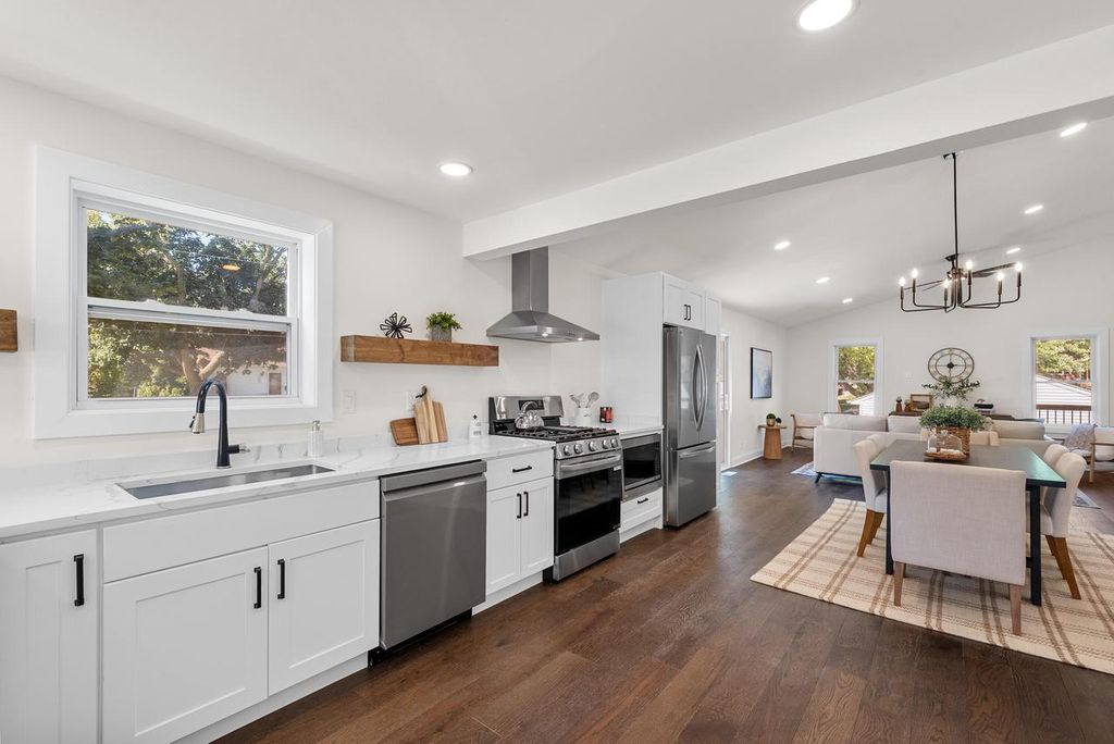 Photo of 1005 Center STREET, Delavan, WI 53115 (MLS # 1946101)