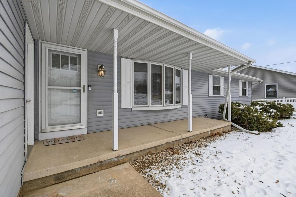 Photo of 1901 Beech Tree DRIVE, Green Bay, WI 54304 (MLS # 50320517)