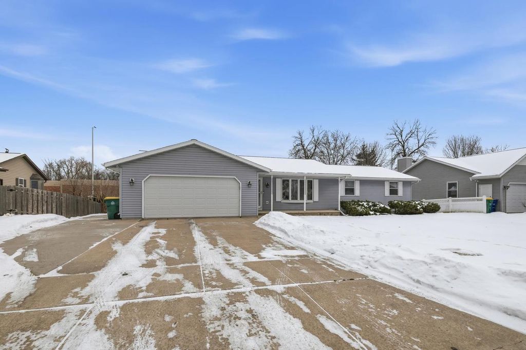Photo of 1901 Beech Tree DRIVE, Green Bay, WI 54304 (MLS # 50320517)