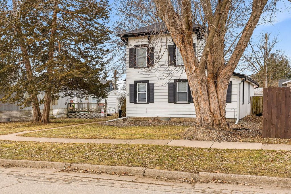 Photo of 222 Lincoln AVENUE NORTH AVENUE N, West Salem, WI 54669 (MLS # 1951063)