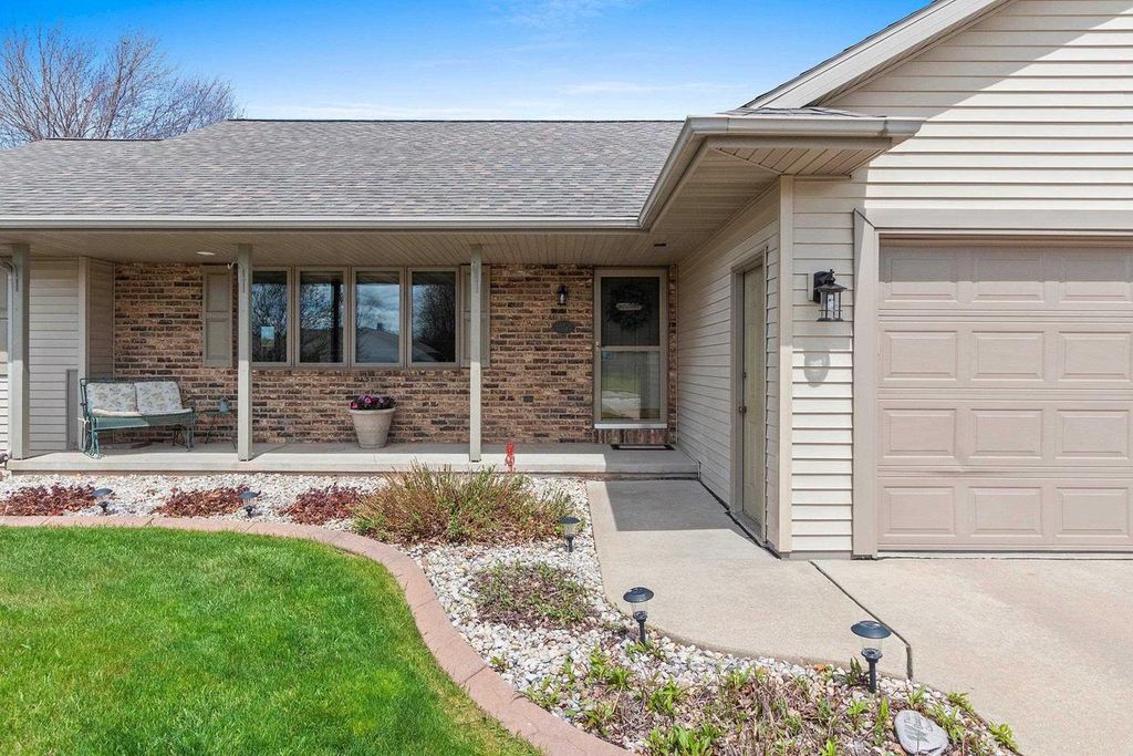 Photo of 1955 Sagebrush WAY, Green Bay, WI 54311 (MLS # 50324577)