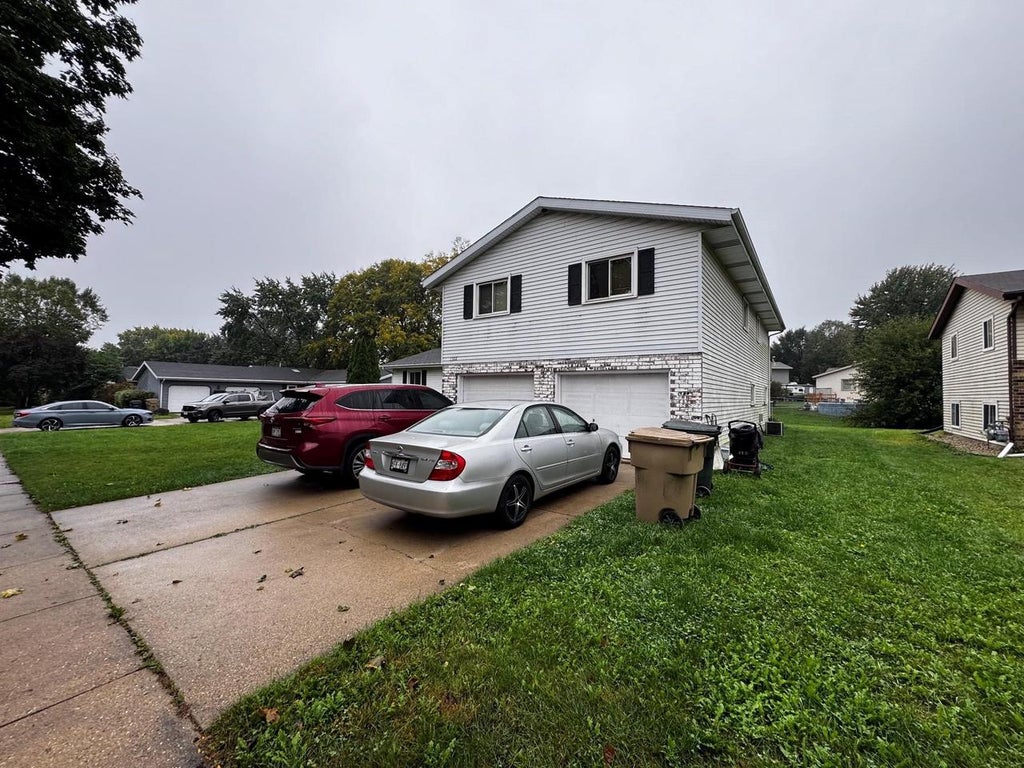 Photo of 1302-1304 S Thompson DRIVE, Madison, WI 53716 (MLS # 2034726)