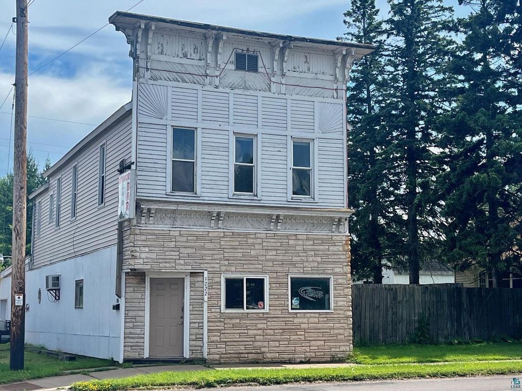 Photo of 1222 Lakeshore Drive East Dr, Ashland, WI 54806 (MLS # 6124320)