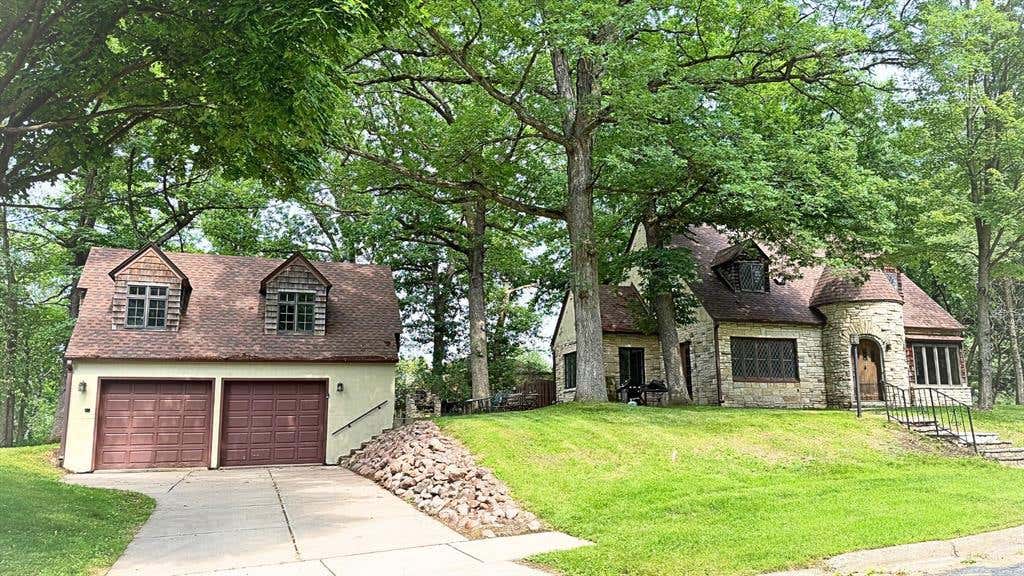 Photo of 910 Oakwood BOULEVARD, Menomonie, WI 54751 (MLS # 1602885)