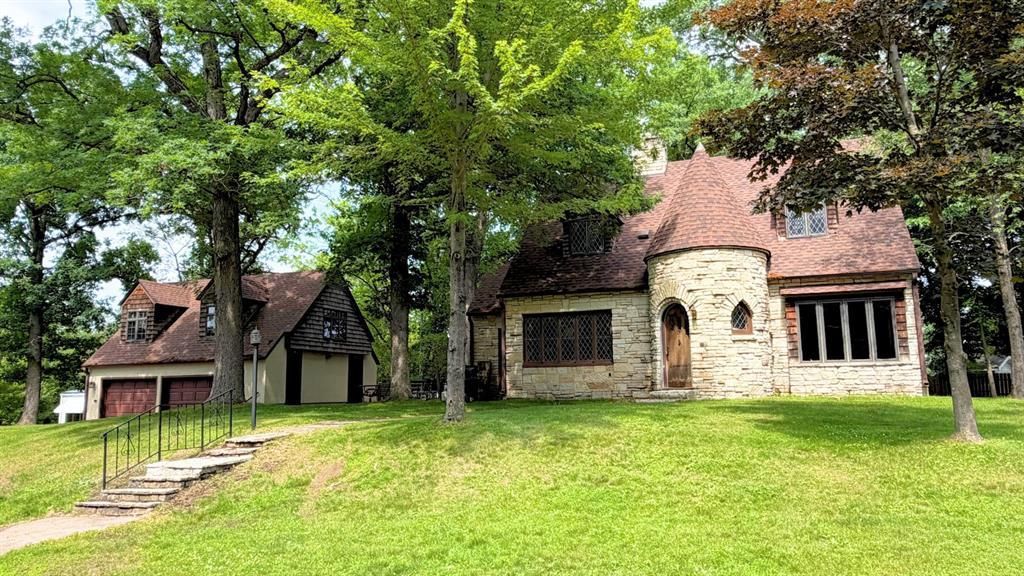 Photo of 910 Oakwood BOULEVARD, Menomonie, WI 54751 (MLS # 1602885)