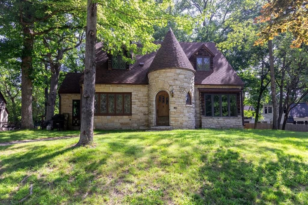 Photo of 910 Oakwood BOULEVARD, Menomonie, WI 54751 (MLS # 1602885)