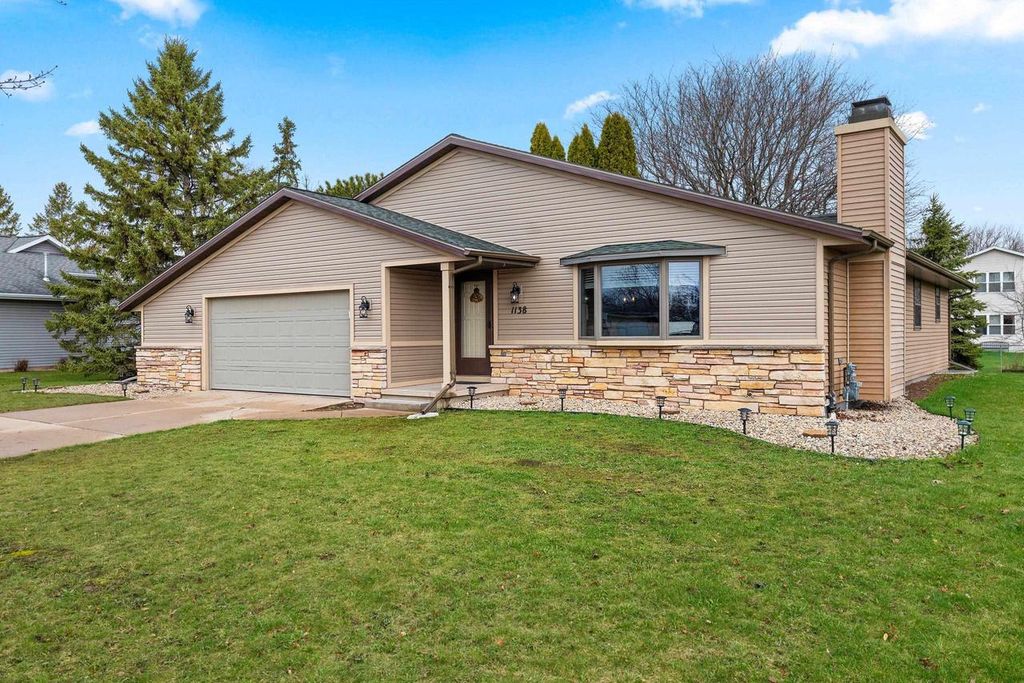 Photo of 1138 Trailwood DRIVE, De Pere, WI 54115 (MLS # 50323877)