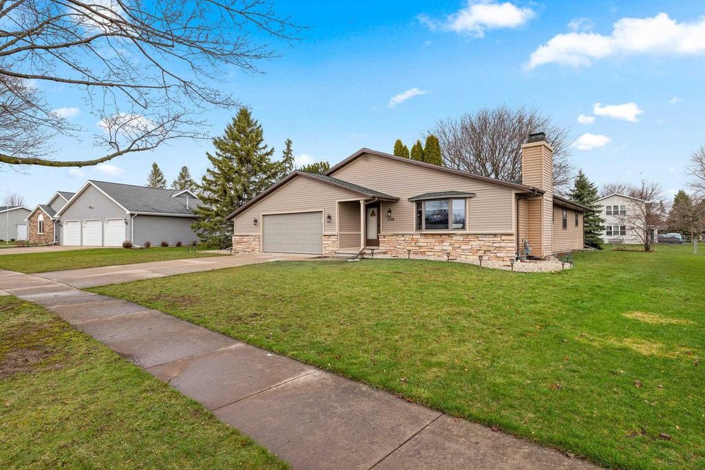 Photo of 1138 Trailwood DRIVE, De Pere, WI 54115 (MLS # 50323877)