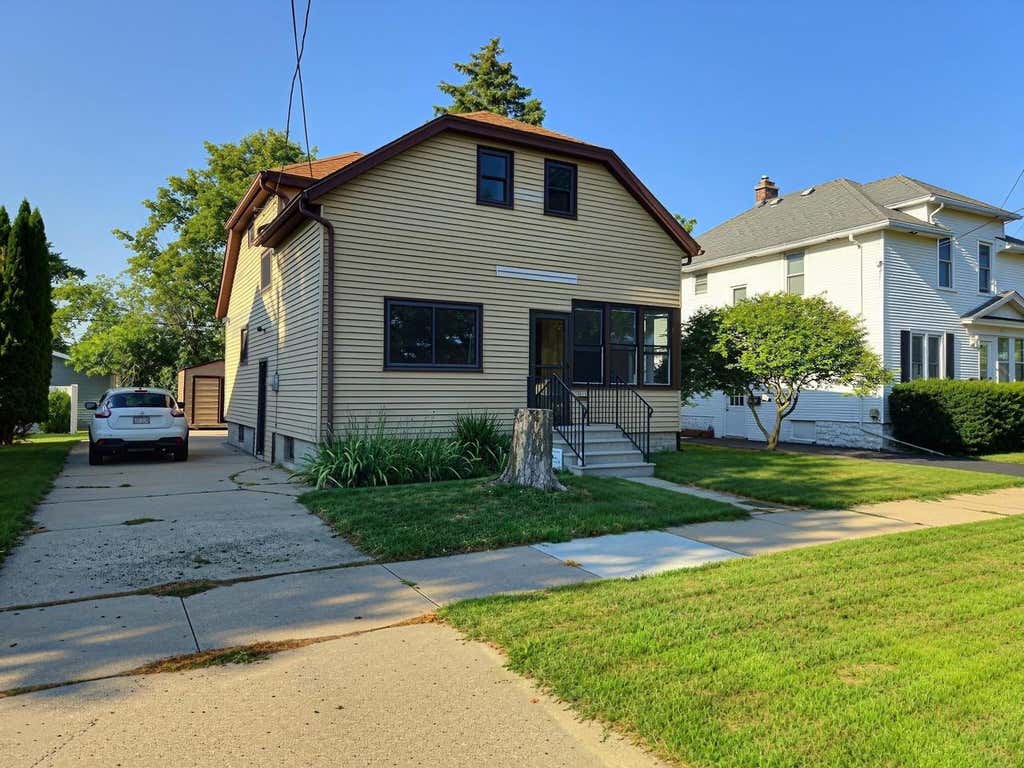 Photo of 806 W 8th AVENUE, Oshkosh, WI 54902 (MLS # 50330405)