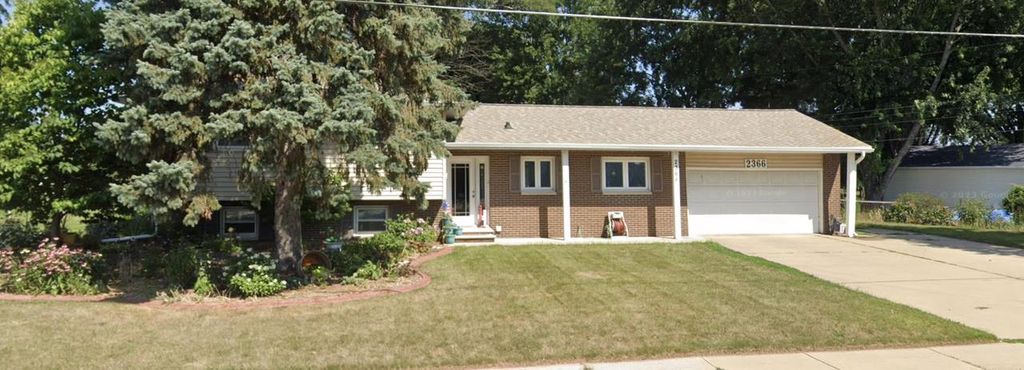 Photo of 2366 S Ridge ROAD, Ashwaubenon, WI 54304 (MLS # 50329665)