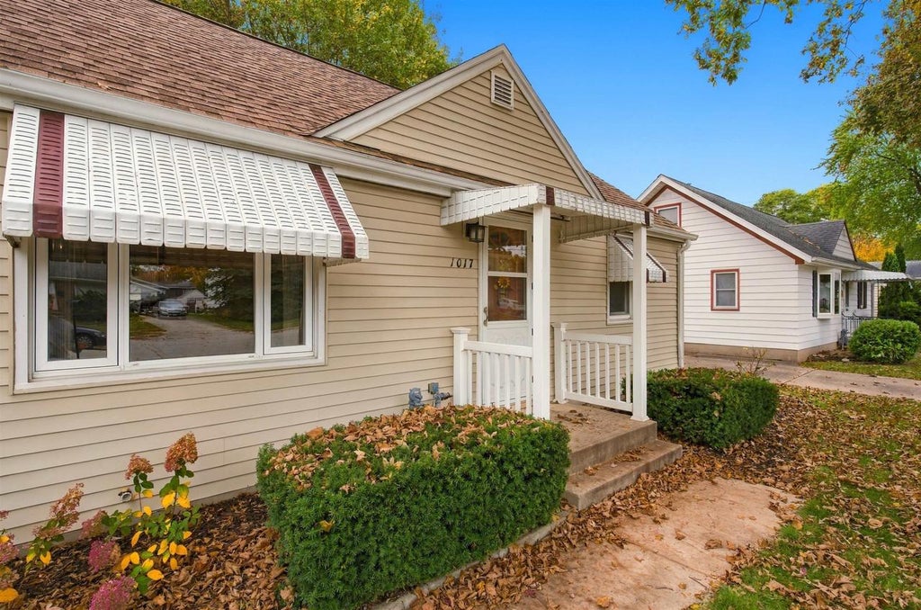 Photo of 1017 Meacham STREET, Green Bay, WI 54304 (MLS # 50334686)