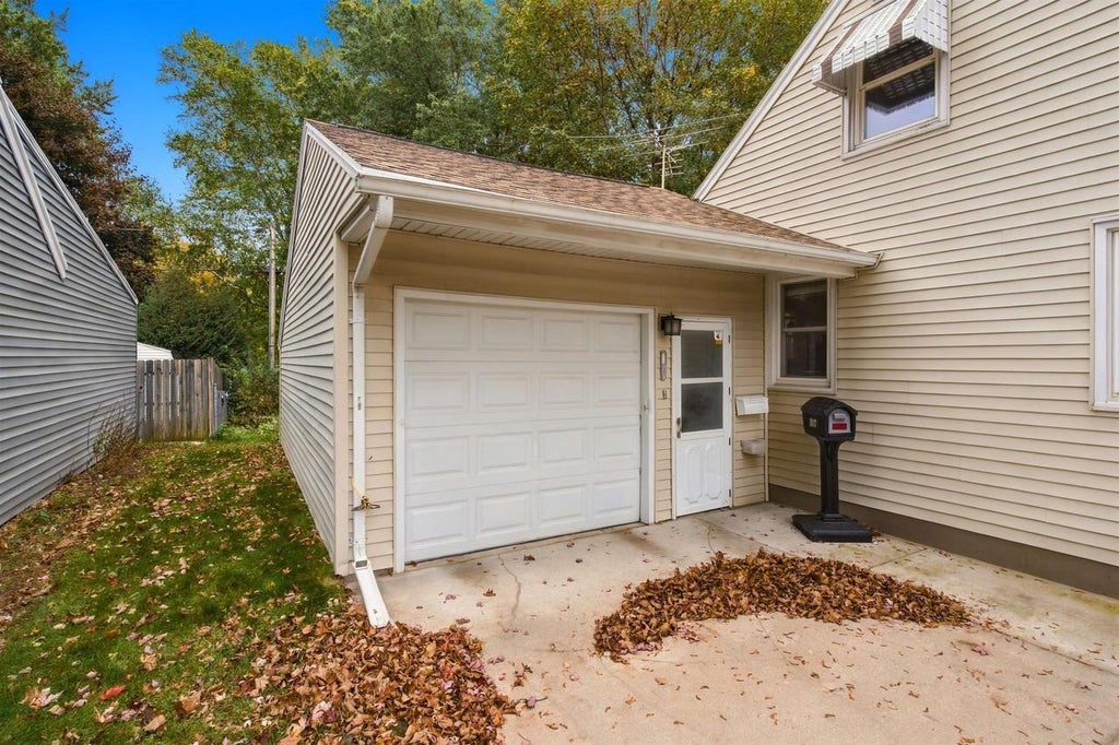 Photo of 1017 Meacham STREET, Green Bay, WI 54304 (MLS # 50334686)