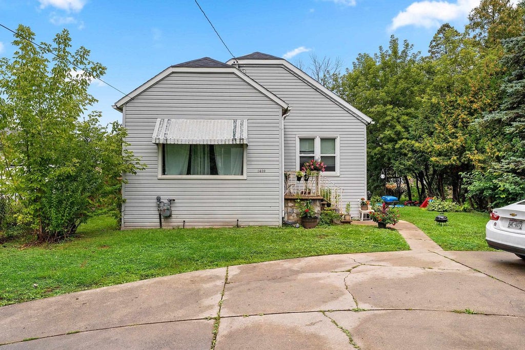Photo of 1409 Eliza STREET, Green Bay, WI 54301 (MLS # 50332833)